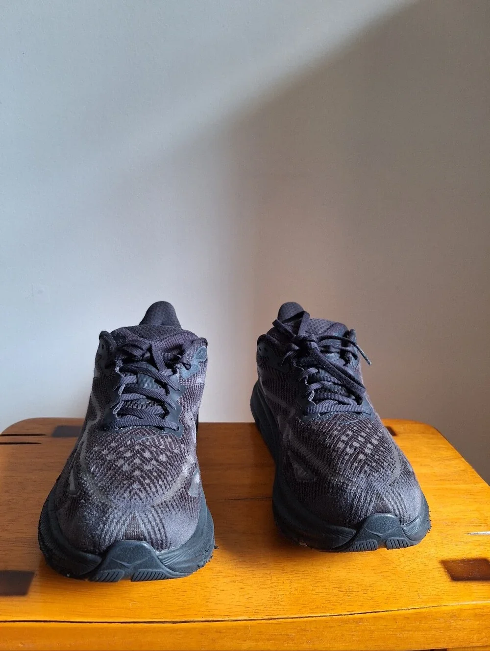 Hoka Clifton 9 Women's Black/Black Size 8.5D